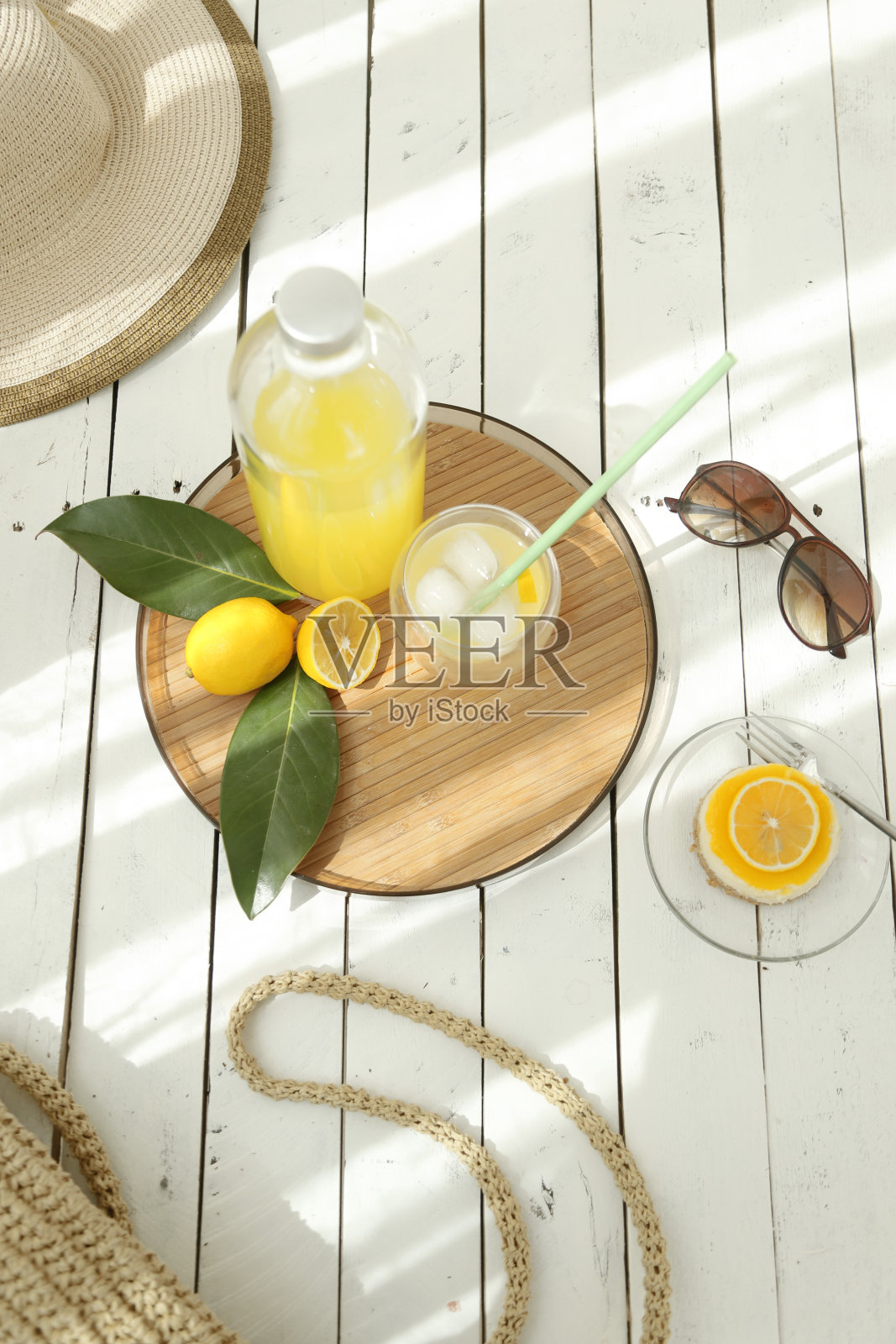 黄色的衣服照片摄影图片