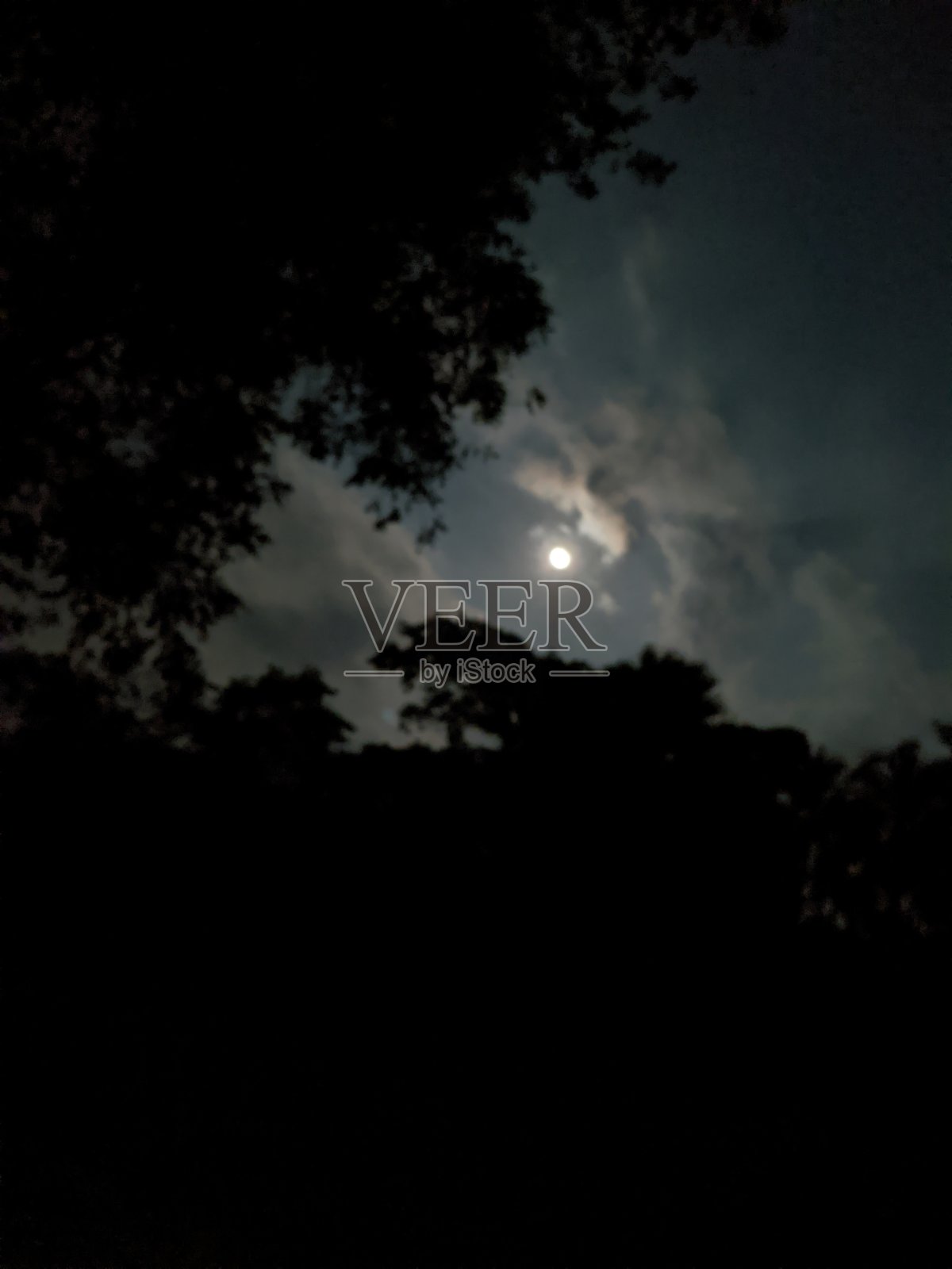 月亮和云照片摄影图片