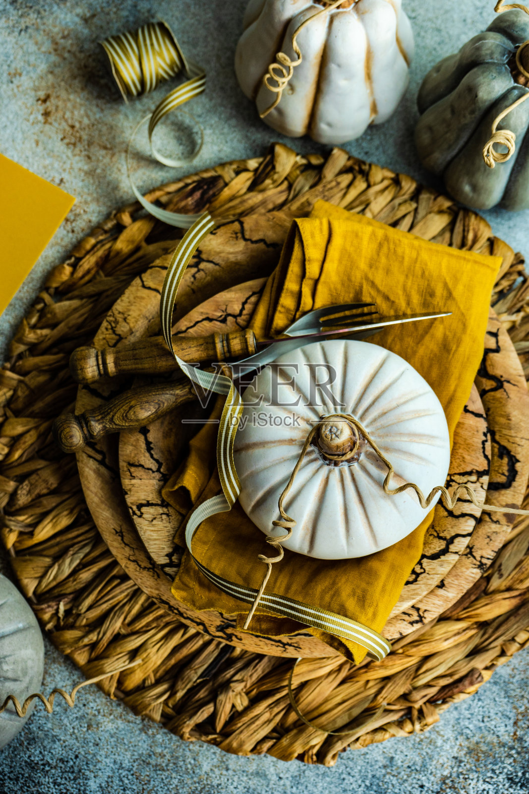 秋天的表设置照片摄影图片