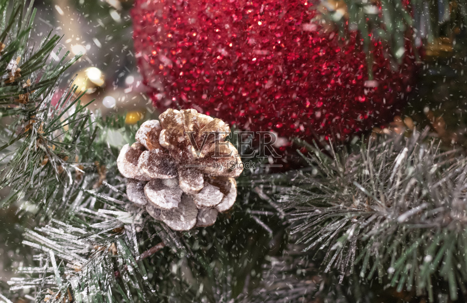 圣诞节背景与闪亮的球照片摄影图片