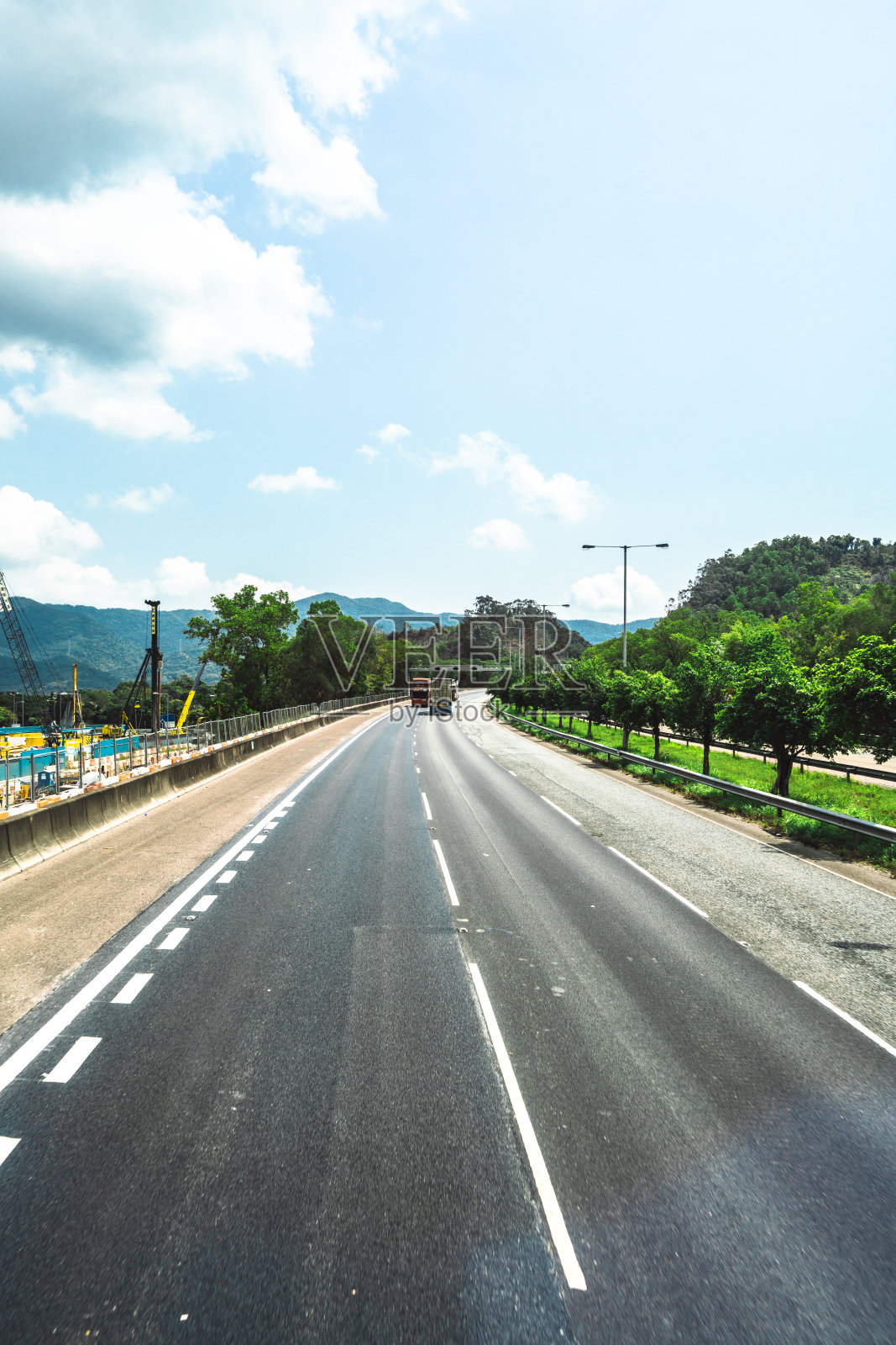 香港城市前的柏油路照片摄影图片