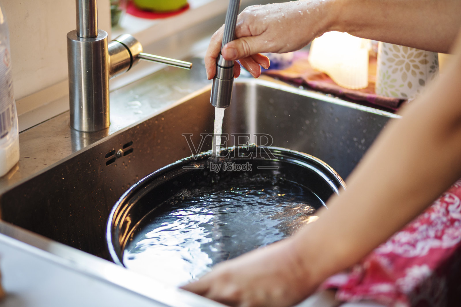 管家照片摄影图片