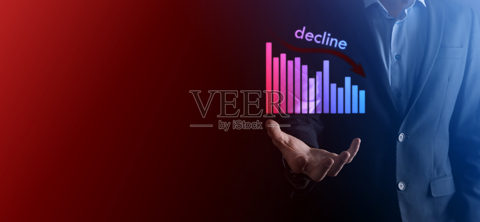 持有全息图和股票的商人。下降，下降，下降，下降。业务统计。事业、金钱、成功观念。回归,危机。商业和金融危机的概念照片摄影图片