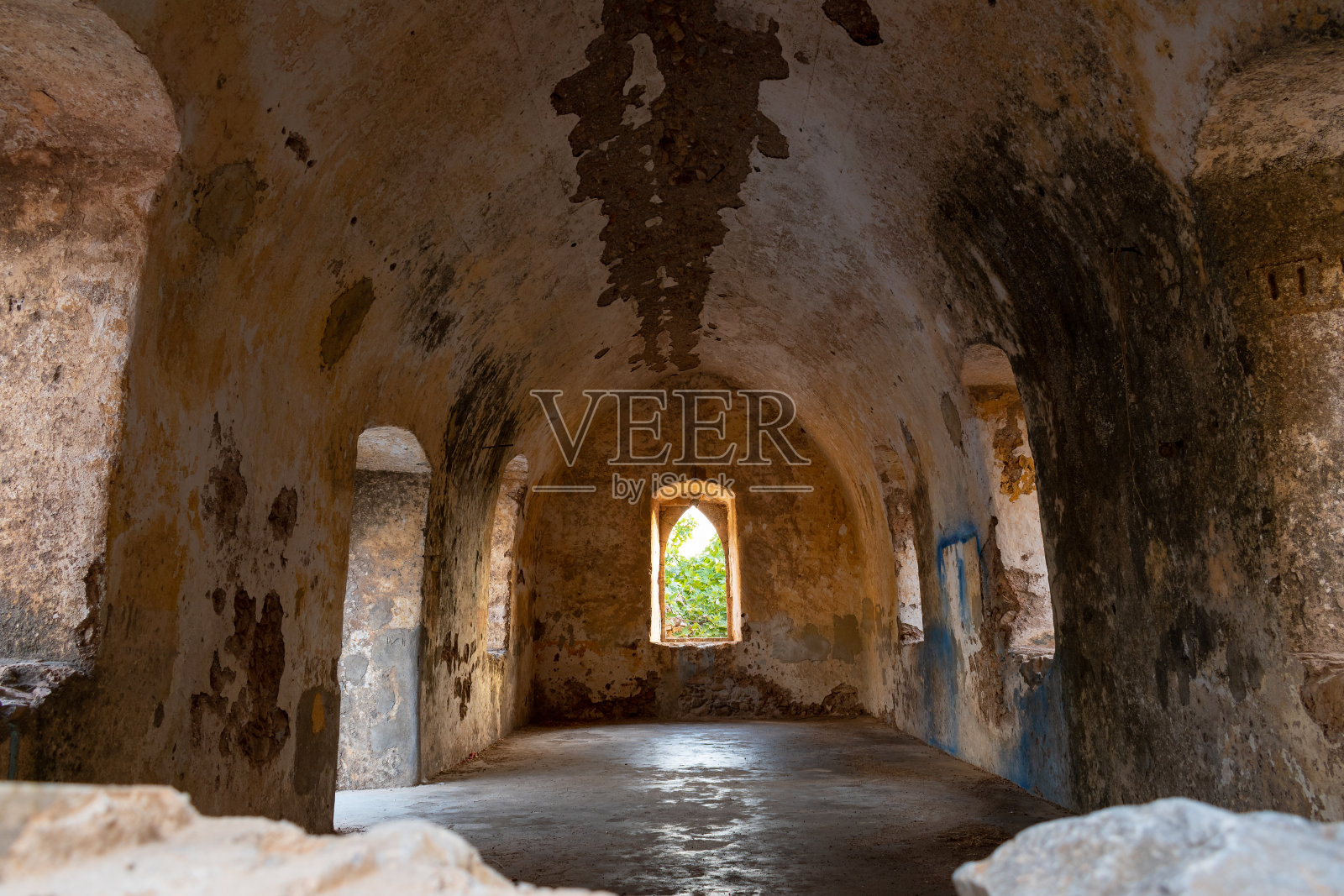 希腊基西拉岛Mylopotamos村附近的Kato Chora城堡废墟照片摄影图片