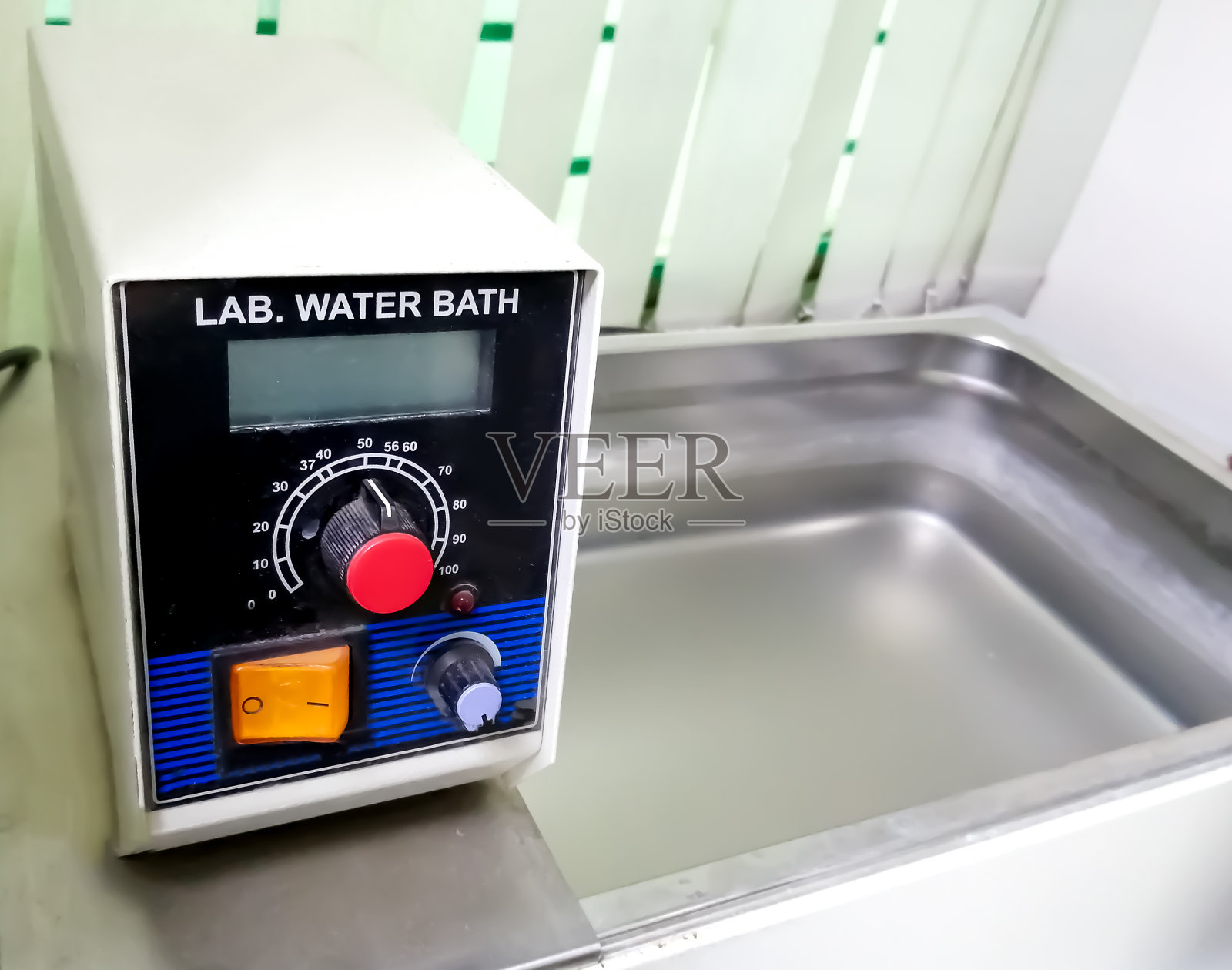 微生物学实验室水浴。热水洗澡照片摄影图片