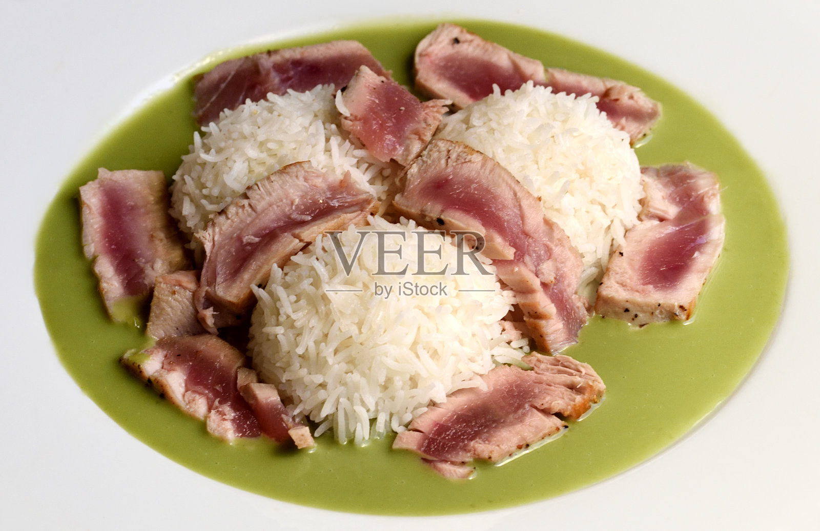 金枪鱼米饭和芥末酱照片摄影图片