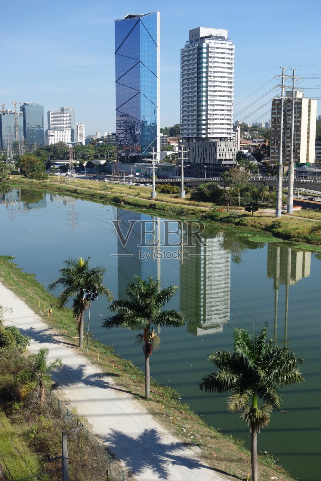 巴西圣保罗:Pinheiros大道，Tiete河，城市景观和建筑照片摄影图片