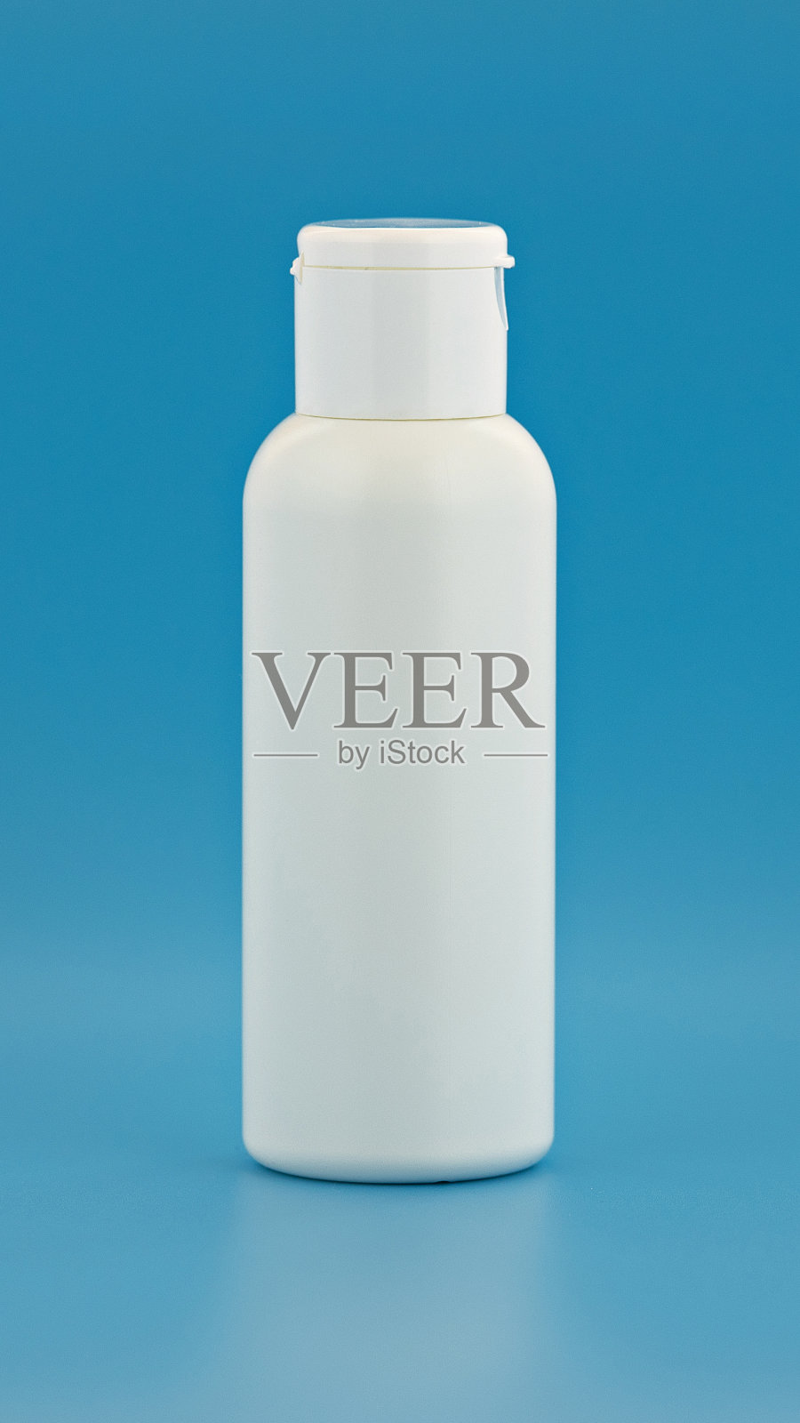 化妆品用无品牌塑料瓶。护肤和美容模型。文本和设计的品牌标识模板照片摄影图片