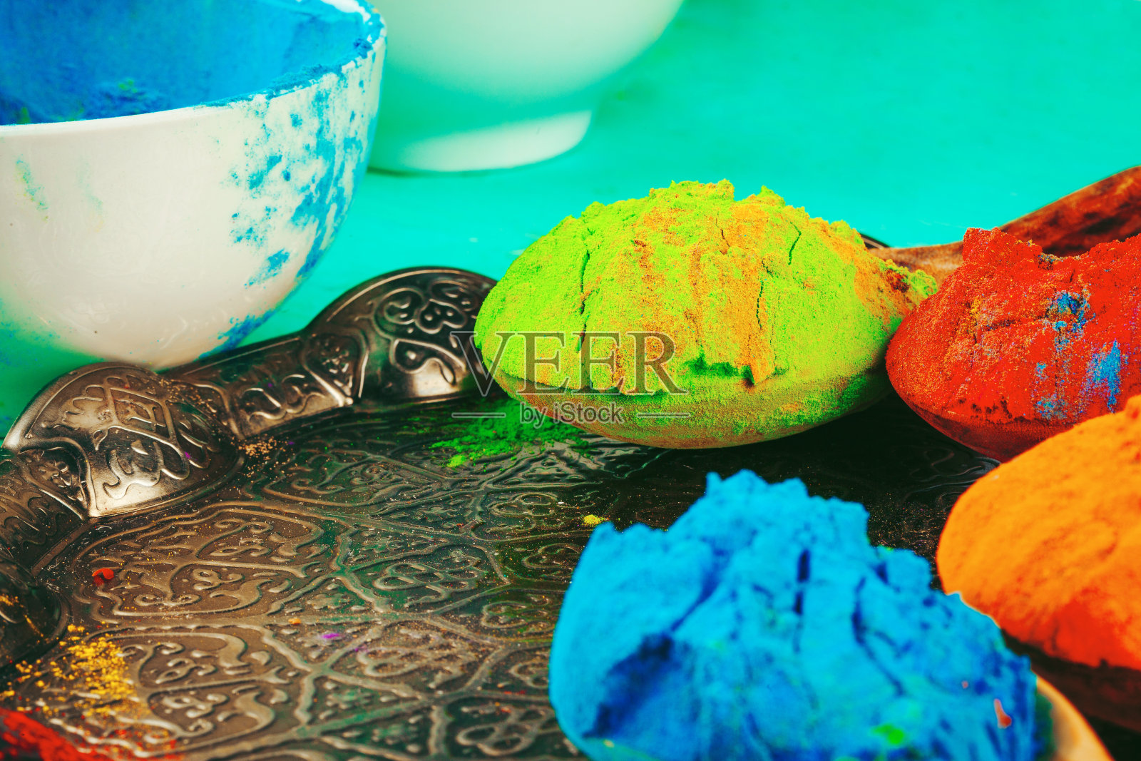 五颜六色的胡里节力量弓关闭在地板上照片摄影图片