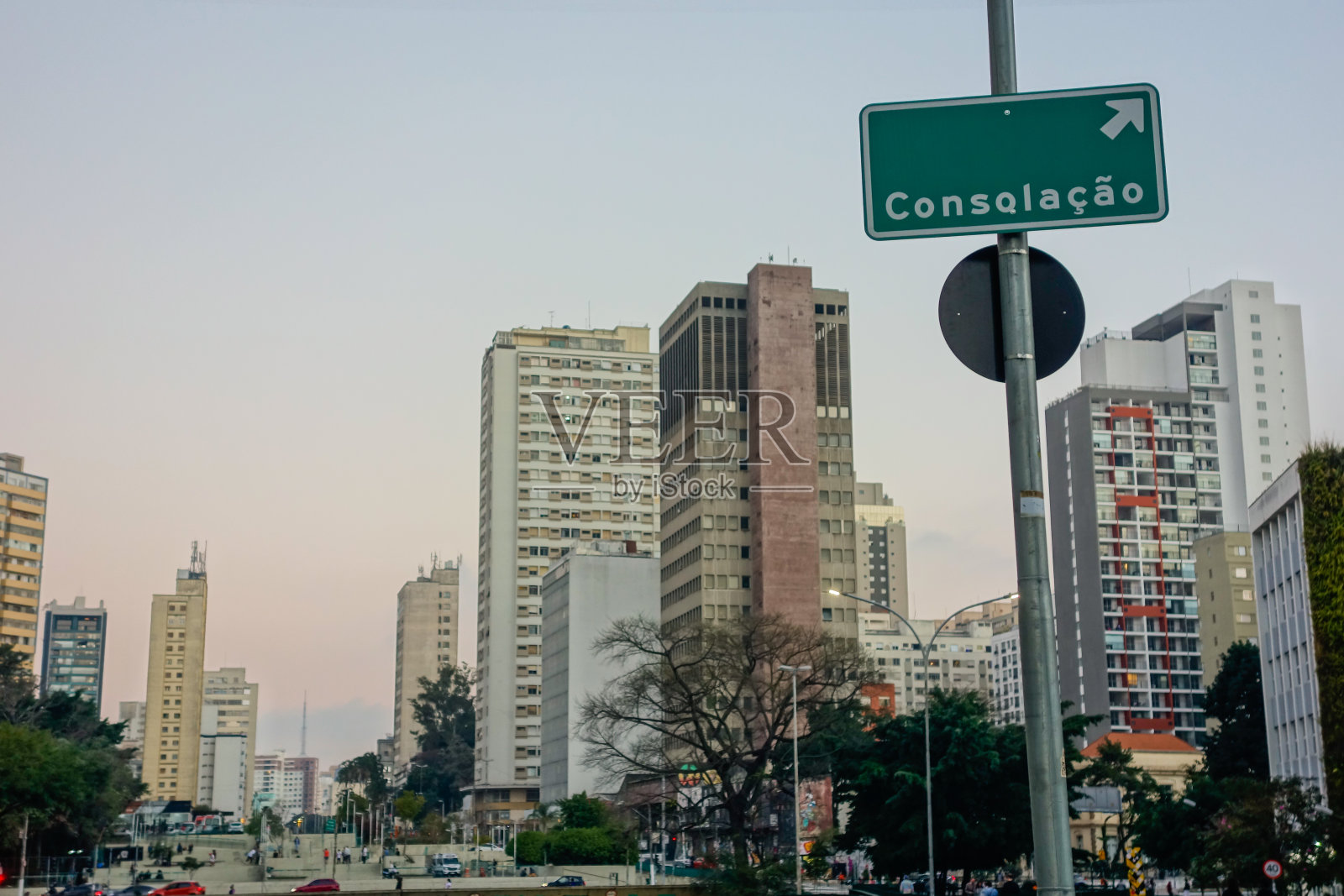 巴西圣保罗的Consolacao街道牌匾和城市建筑照片摄影图片