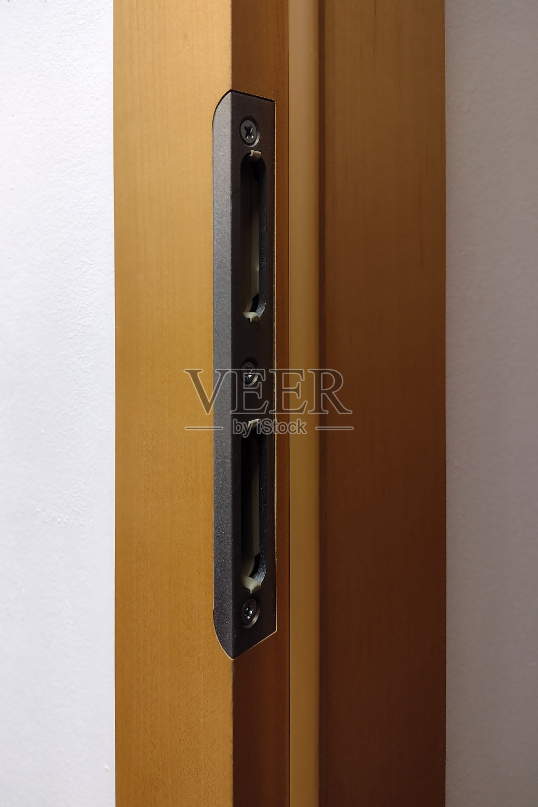 门框上的门锁元件照片摄影图片