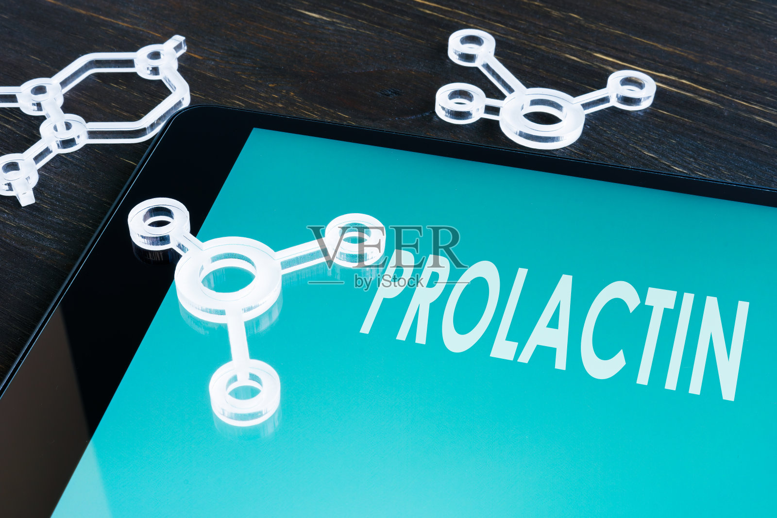 催乳激素和PRL字上的屏幕和分子。照片摄影图片