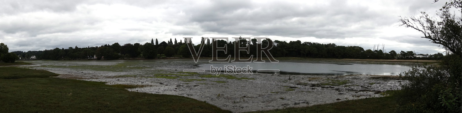 全景海滨码头在低潮布列塔尼Finistère法国照片摄影图片