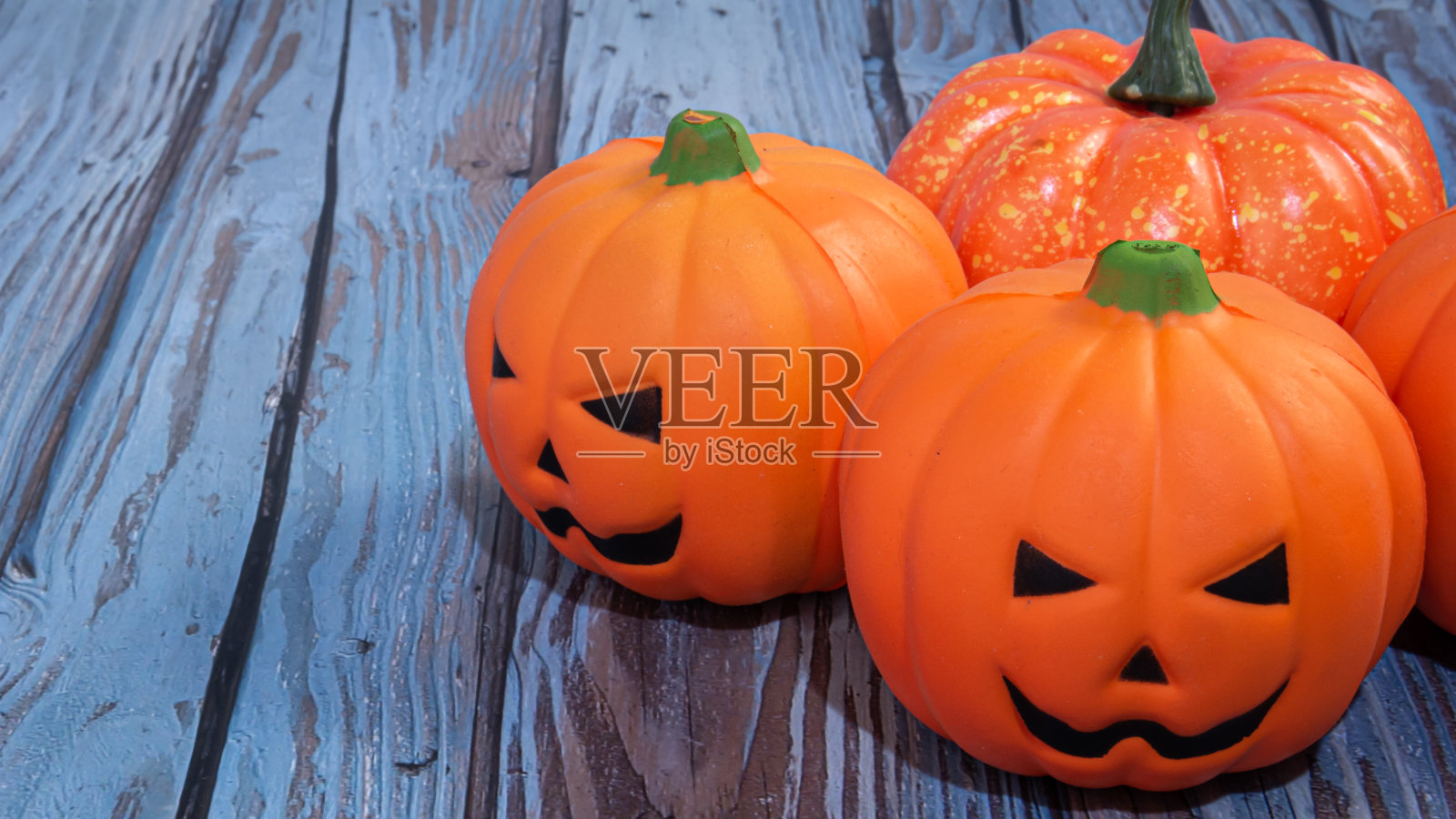 木制桌上的南瓜杰克是万圣节或节日的概念照片摄影图片