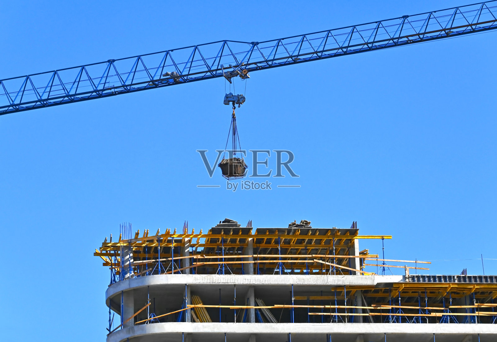 起重机及高层建筑工地照片摄影图片