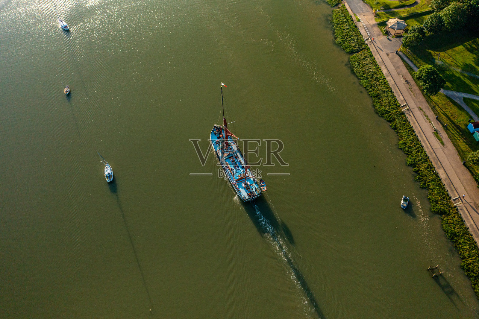 莫尔登船比赛照片摄影图片