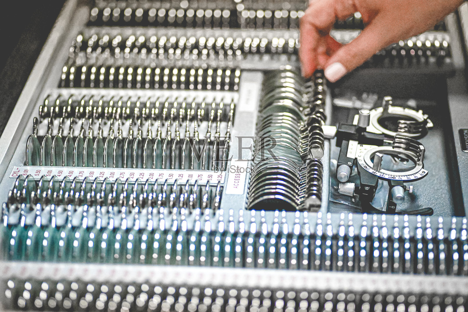 验光办公室设备选择合适的镜片进行眼部护理照片摄影图片