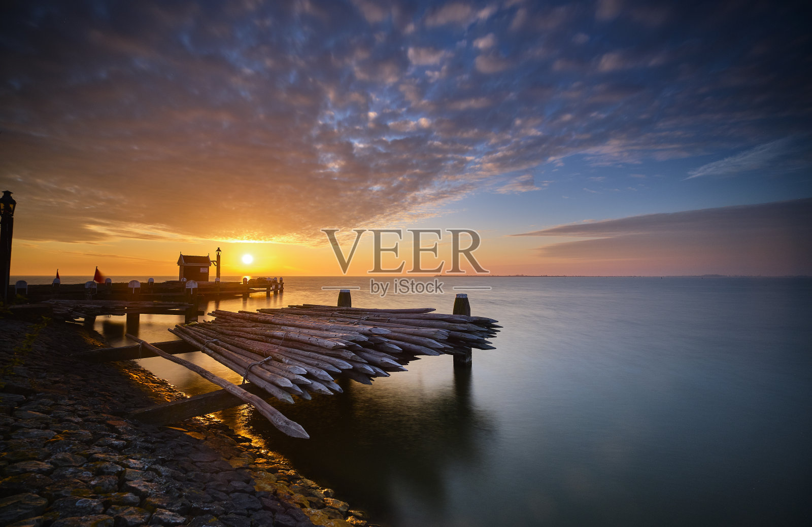 Volendam在日出照片摄影图片