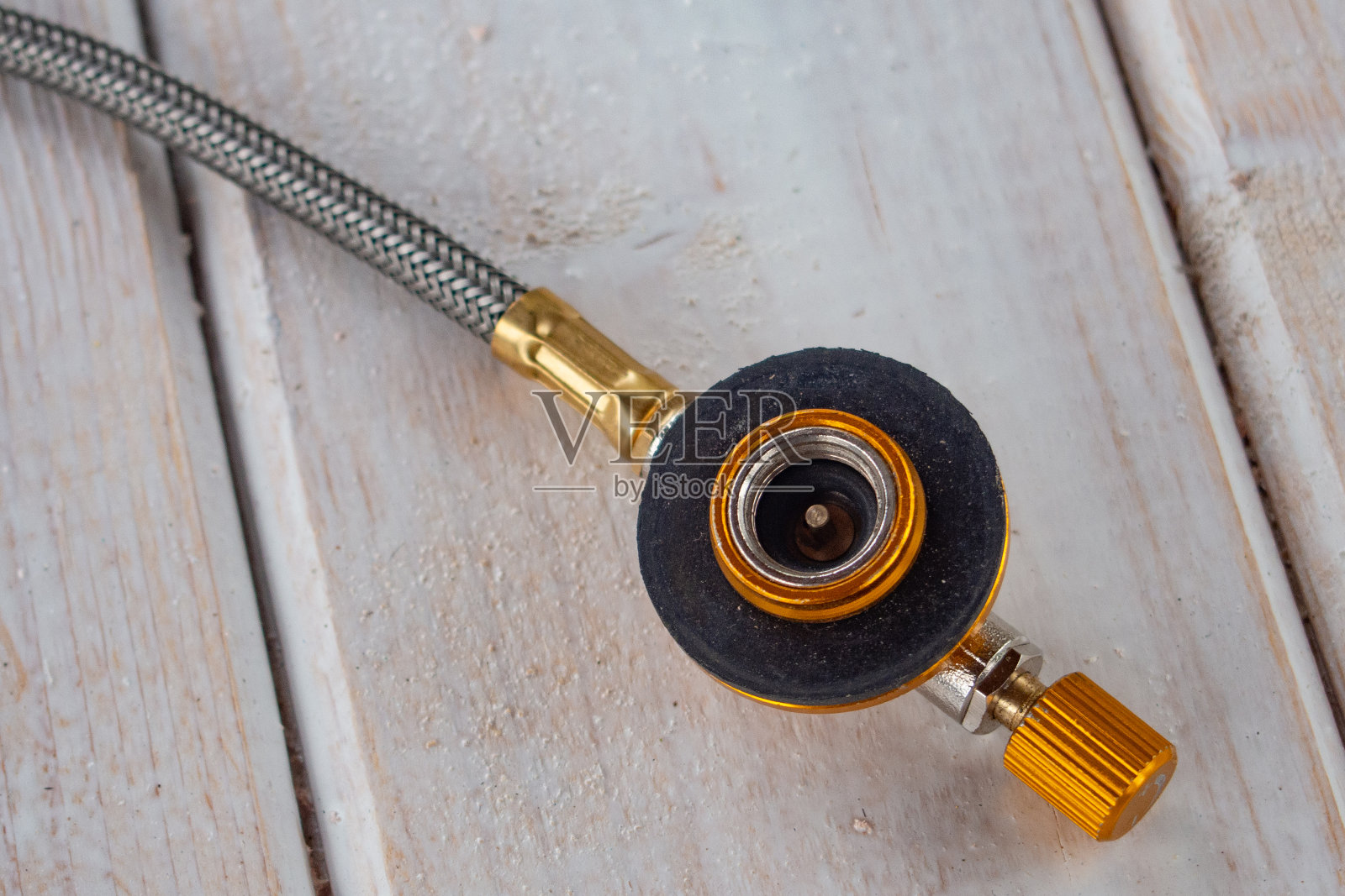 露营煤气灶上的水管，特写镜头照片摄影图片