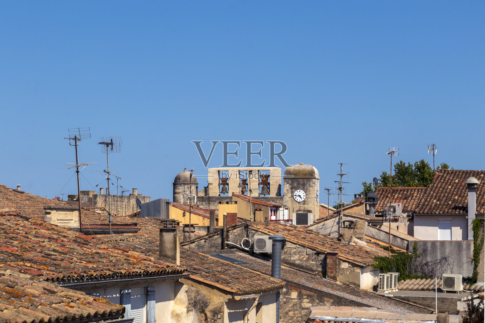 埃格斯-莫特斯中世纪小镇红尾屋顶，位于法国南部欧西塔尼地区加尔省照片摄影图片