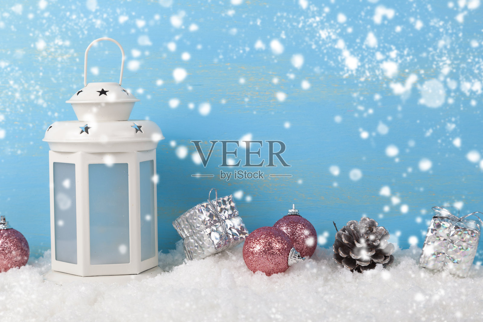 圣诞装饰用灯笼和装饰品照片摄影图片