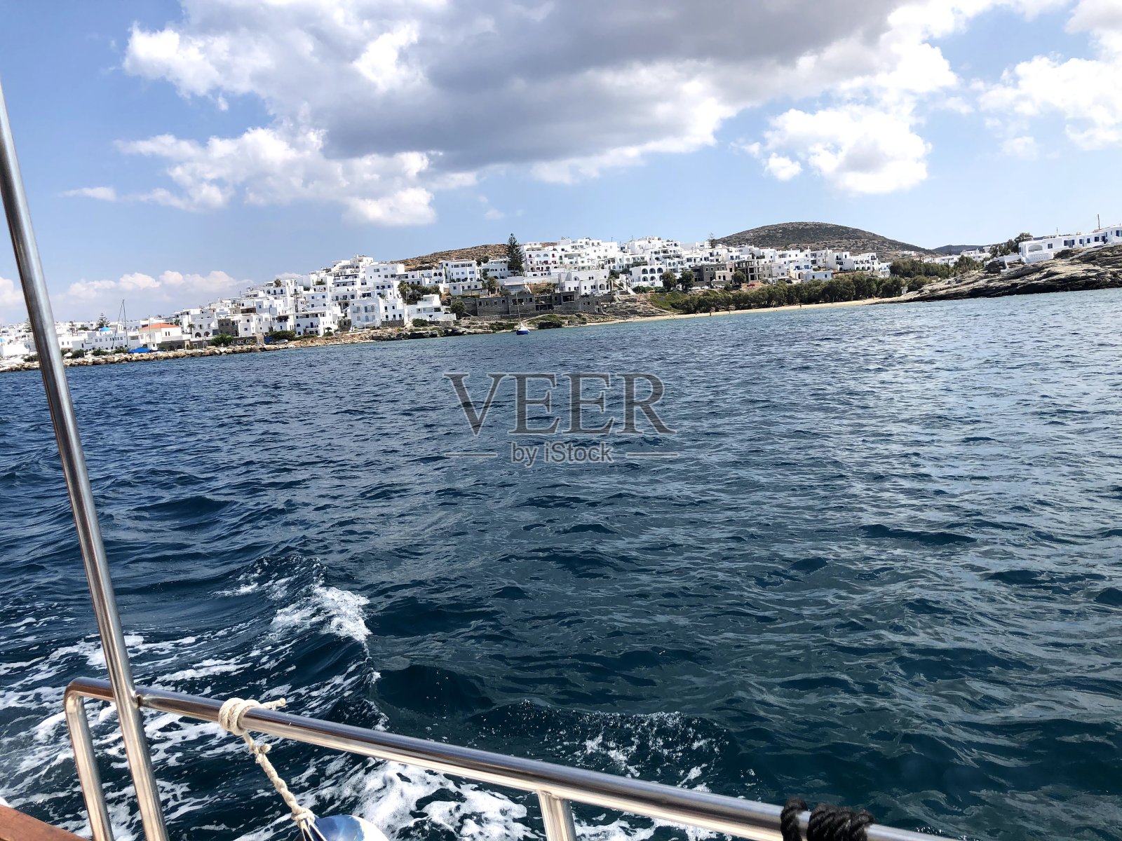 海边有漂亮的白房子照片摄影图片