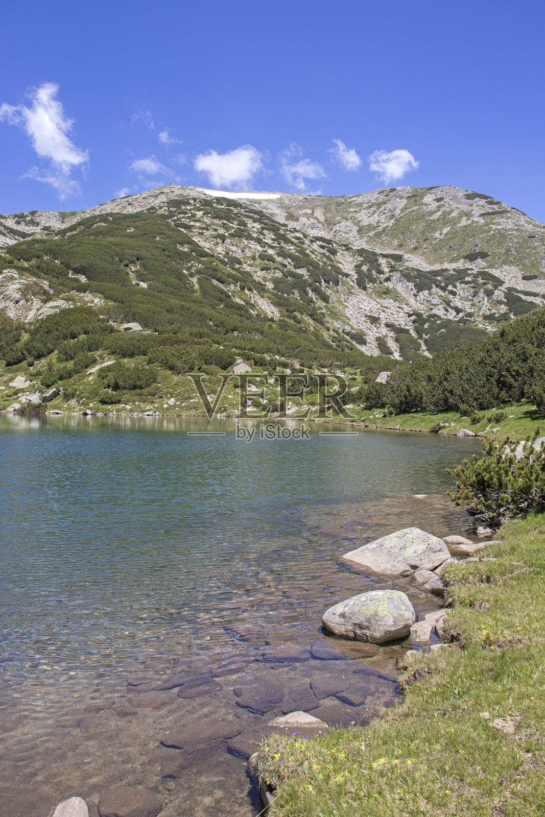 保加利亚皮林山的Muratovo (hvoyato)湖景观照片摄影图片