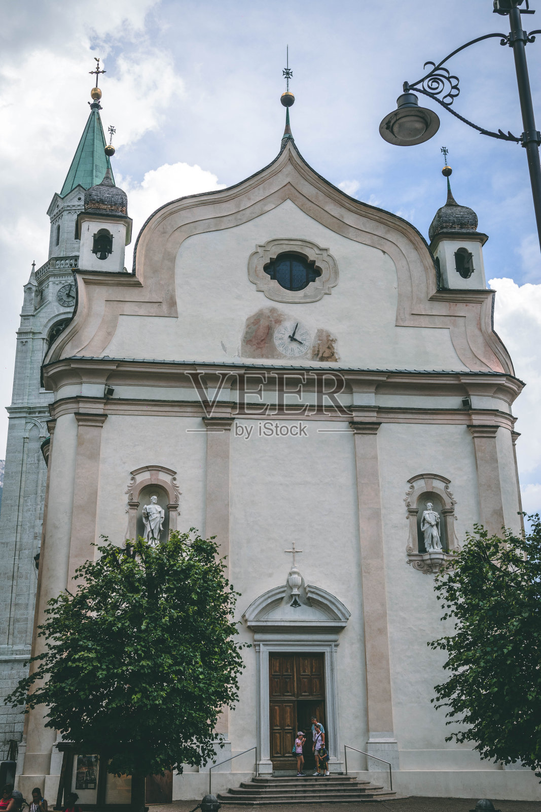 钟楼仰天俯视图照片摄影图片