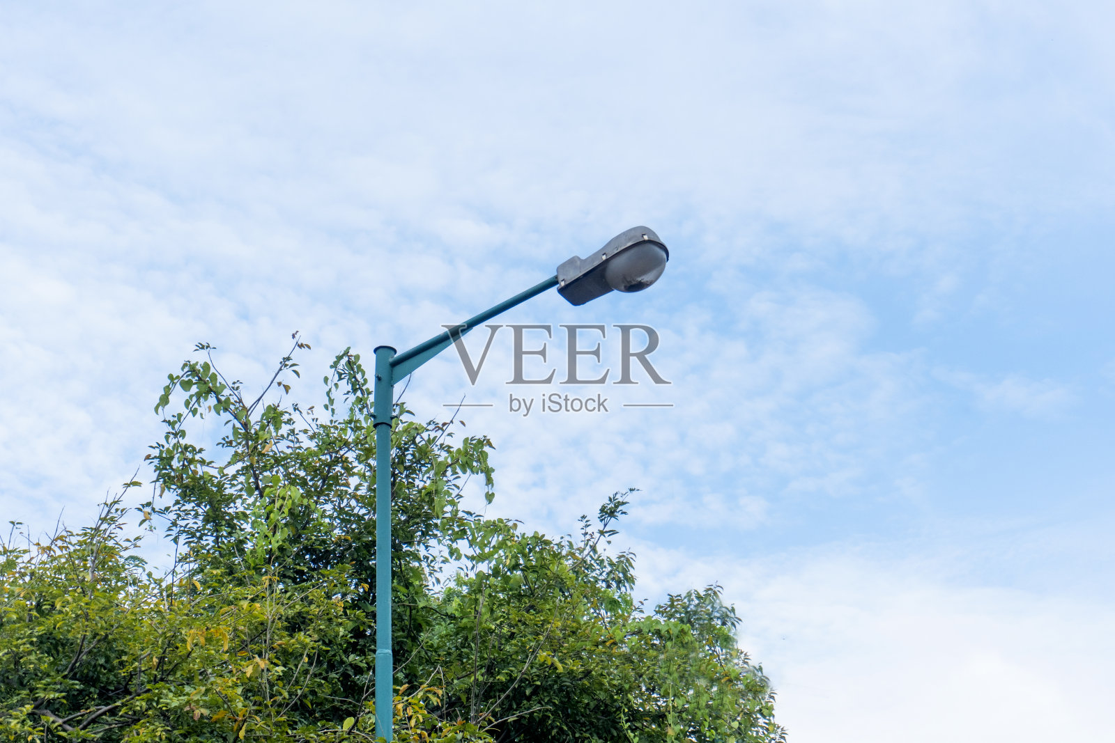 户外公园街灯以蓝天为背景照片摄影图片