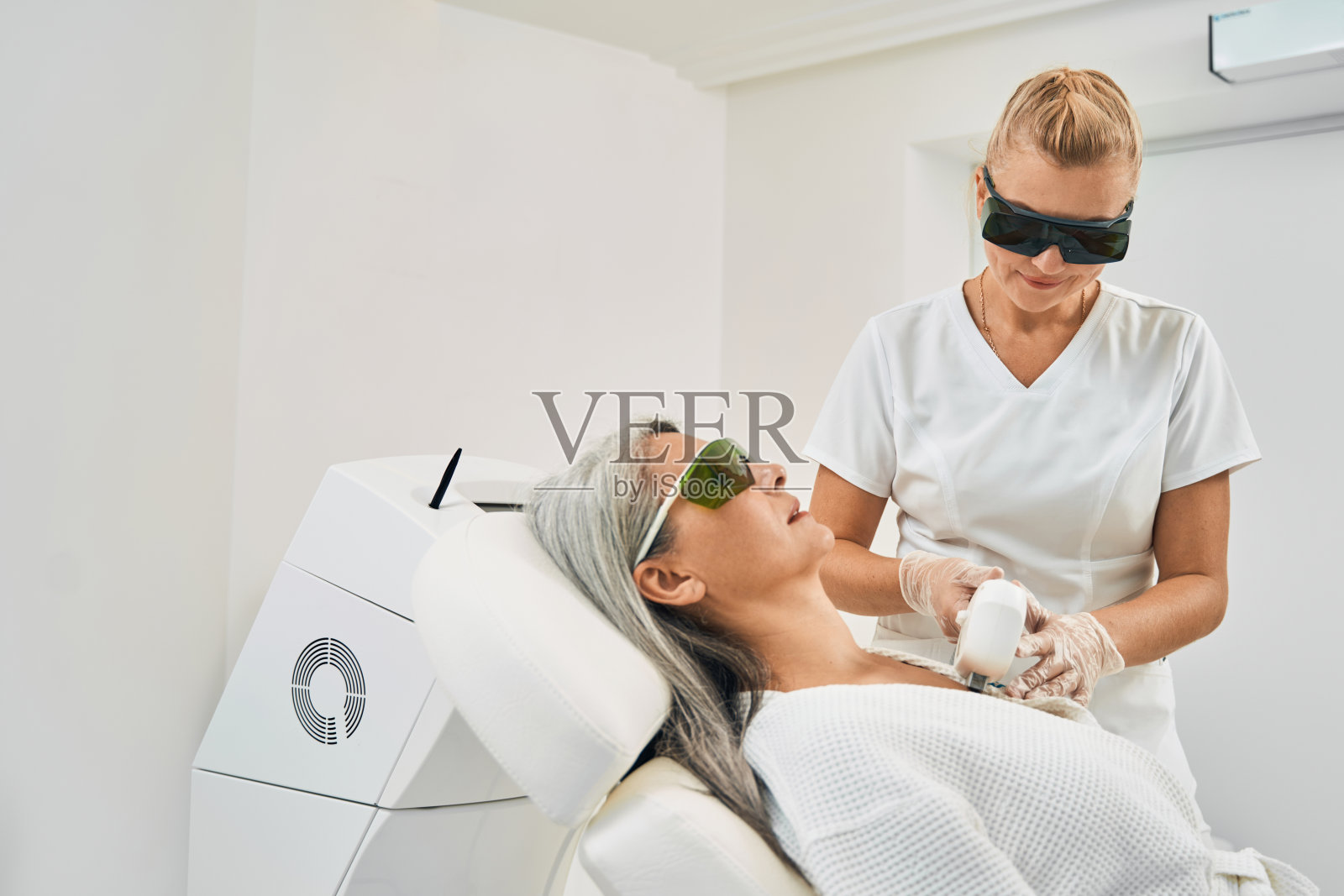 病人在美容诊所的资料照片照片摄影图片