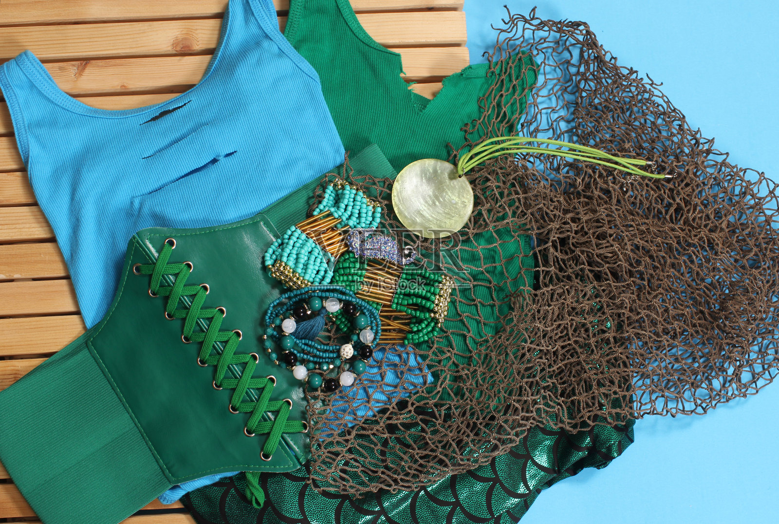 美人鱼时尚与珠宝和渔网接近照片摄影图片