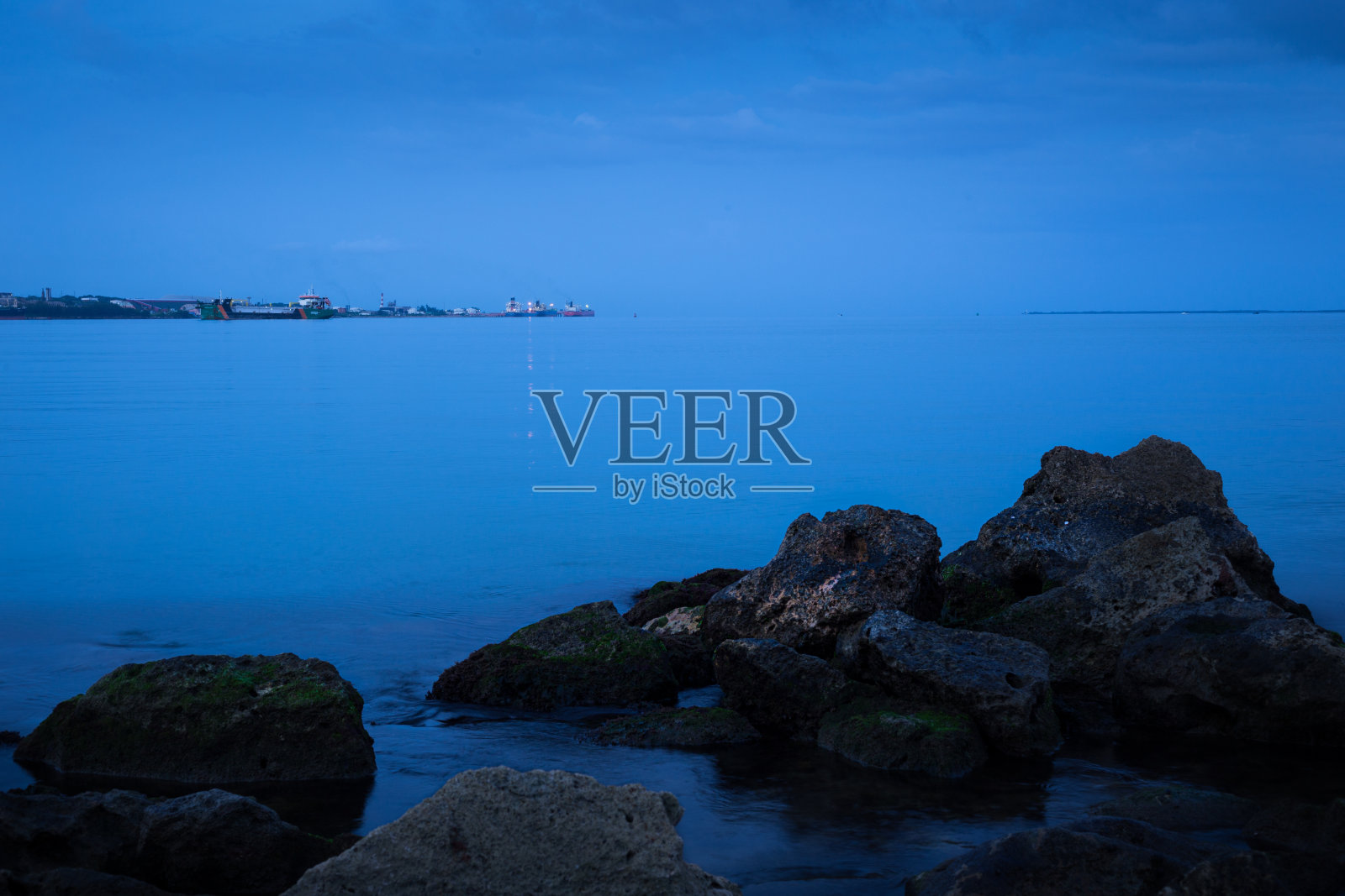 蓝色的海湾照片摄影图片