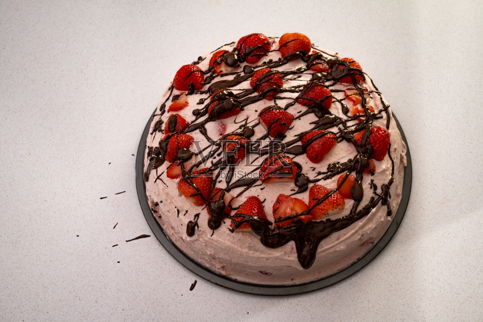 精心制作的草莓蛋糕照片摄影图片