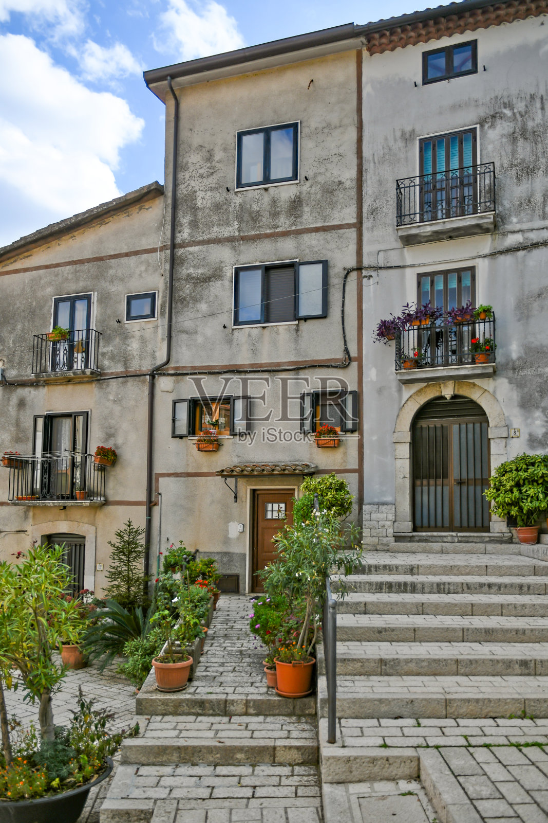 意大利库萨诺·穆特里镇。照片摄影图片