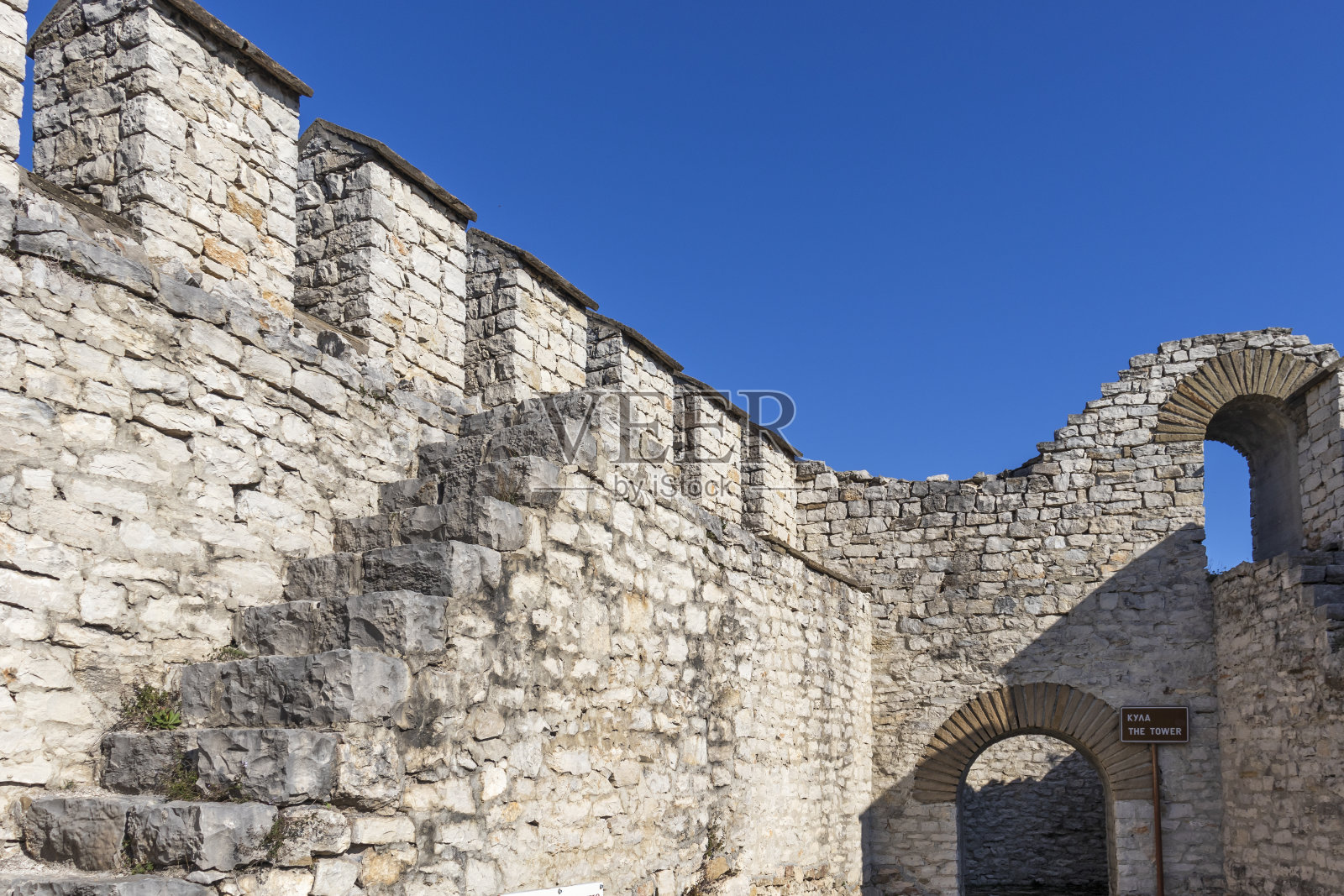 保加利亚洛维奇镇的中世纪堡垒照片摄影图片