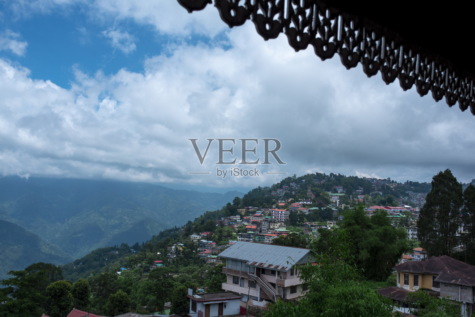 7月下午Kalimpong山城的城市景观照片摄影图片