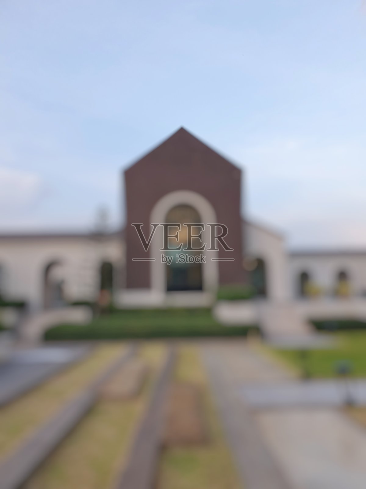 美丽的模糊建筑建筑在蓝天的背景照片摄影图片