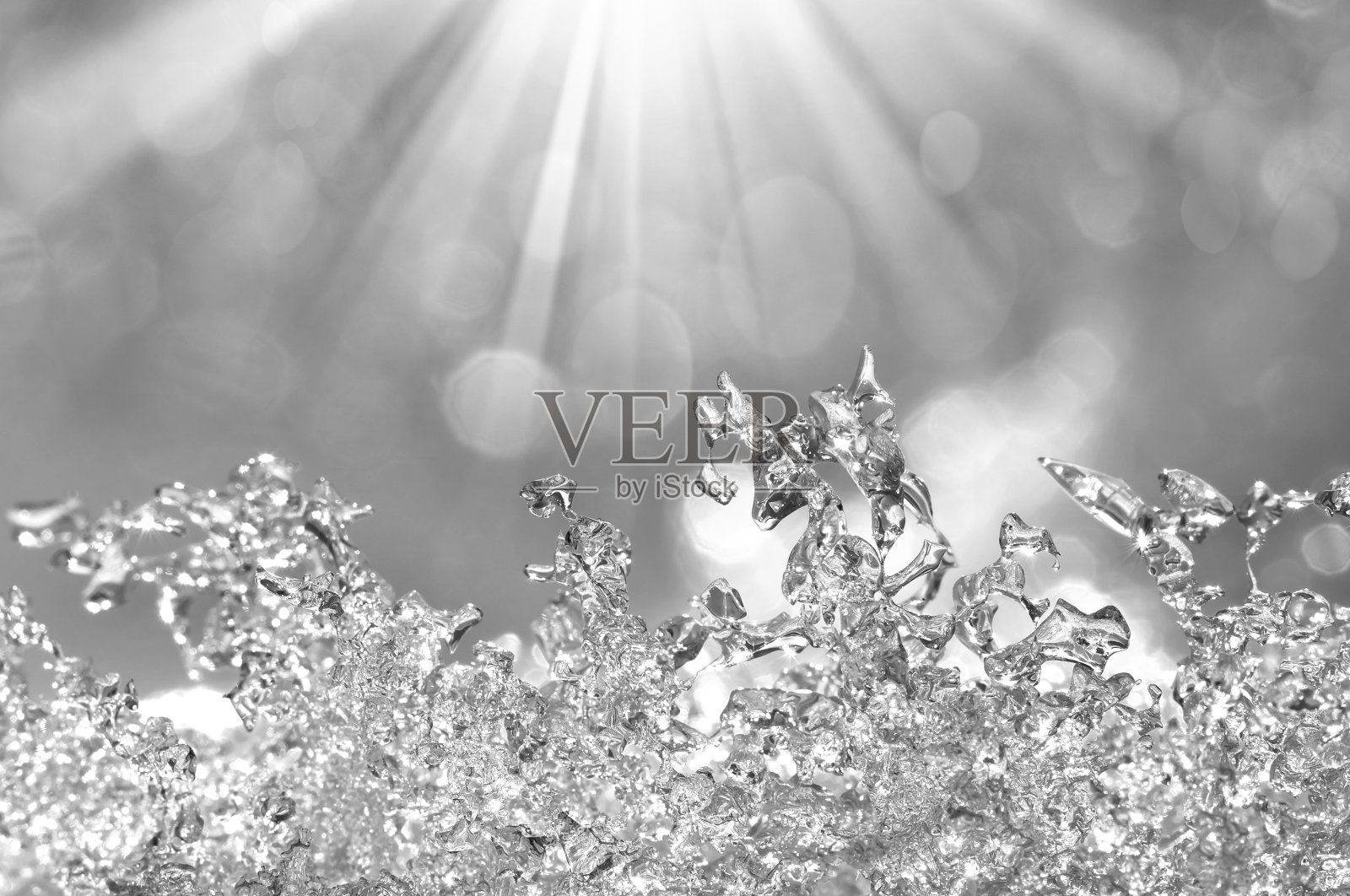 阳光下的冰柱照片摄影图片