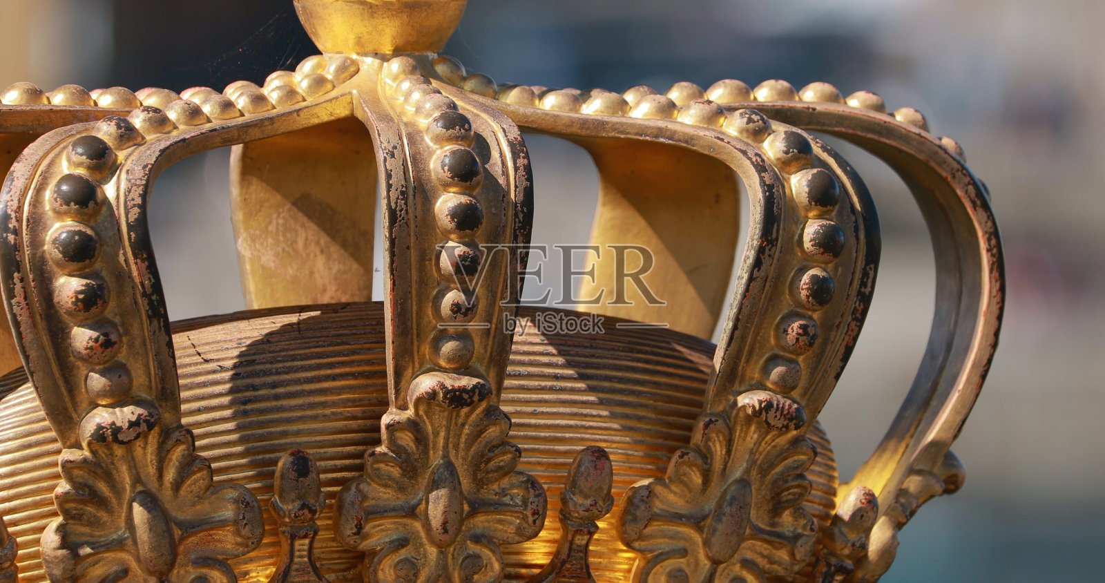 斯德哥尔摩,瑞典。skppsholmsbron - skppsholm Bridge With Its Famous Golden Crown。受欢迎的地方地标目的地。斯堪的那维亚横梁4 k。背景:老城格拉斯坦。缩小照片摄影图片