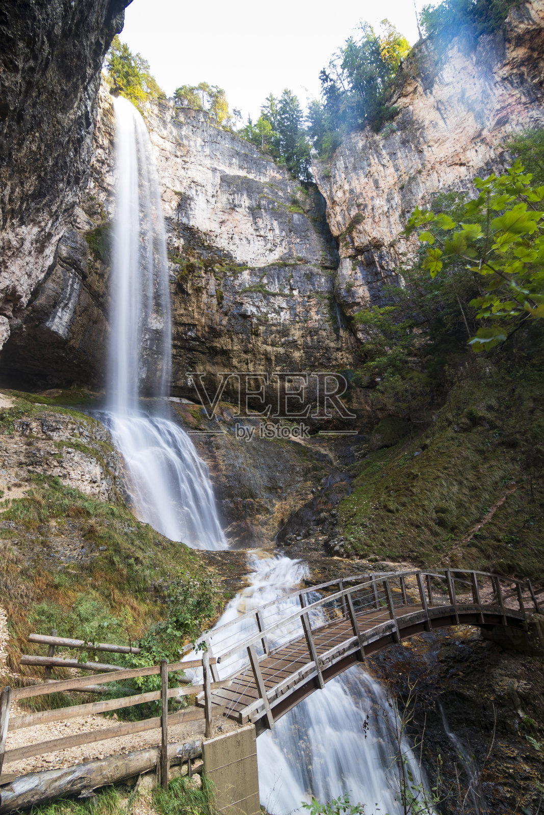 添头瀑布。意大利。白云石。阿尔卑斯山脉。照片摄影图片