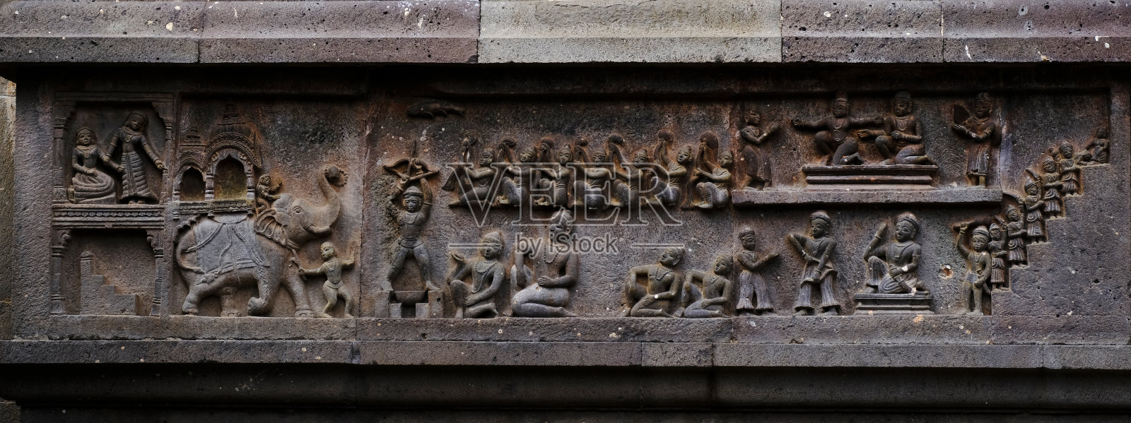 印度马哈拉施特拉邦纽阿萨悉达什瓦寺，《罗摩衍那》、《摩诃婆罗多》和其他往世书的内容都刻在寺庙四面的墙上照片摄影图片
