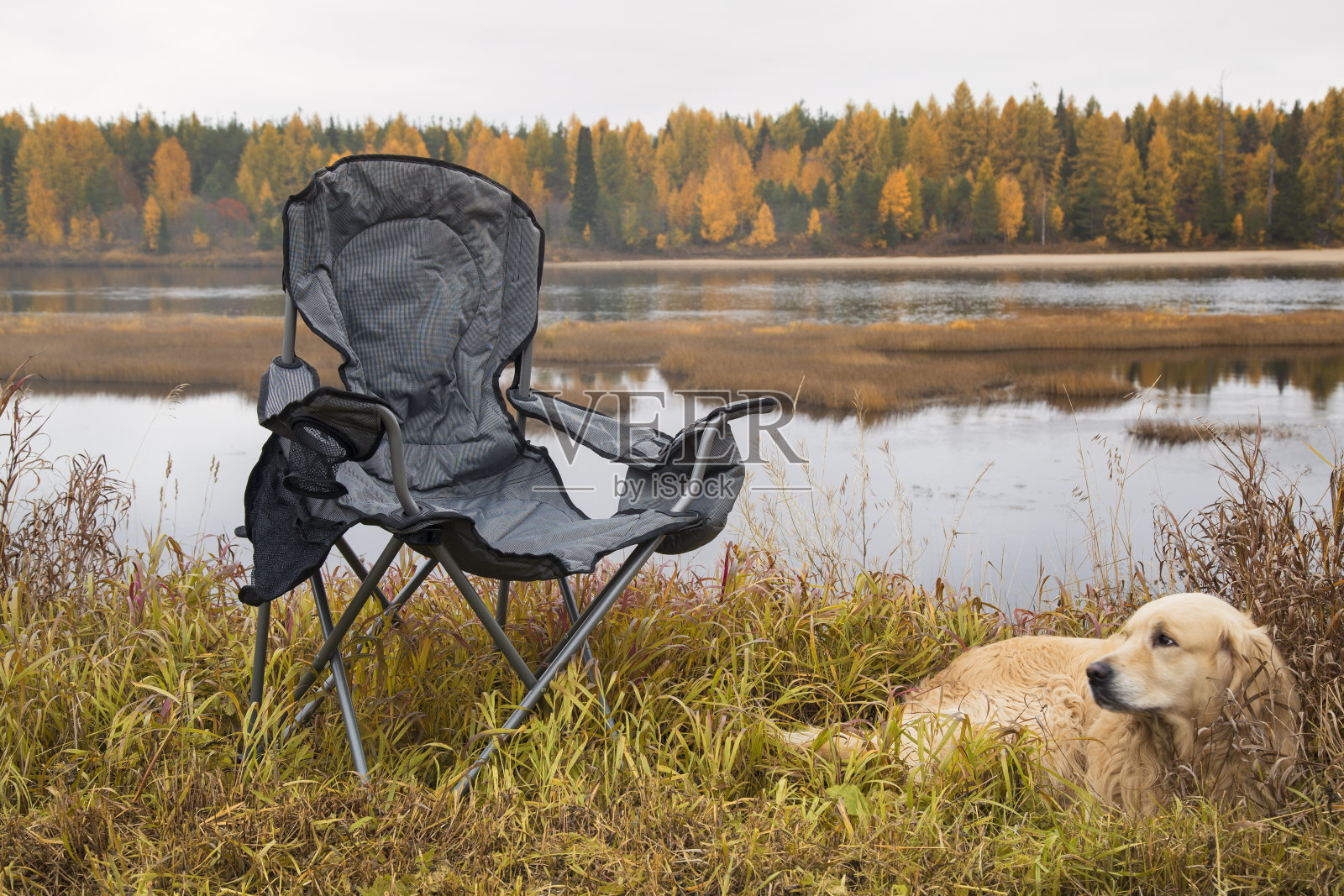 游客可折叠的椅子照片摄影图片