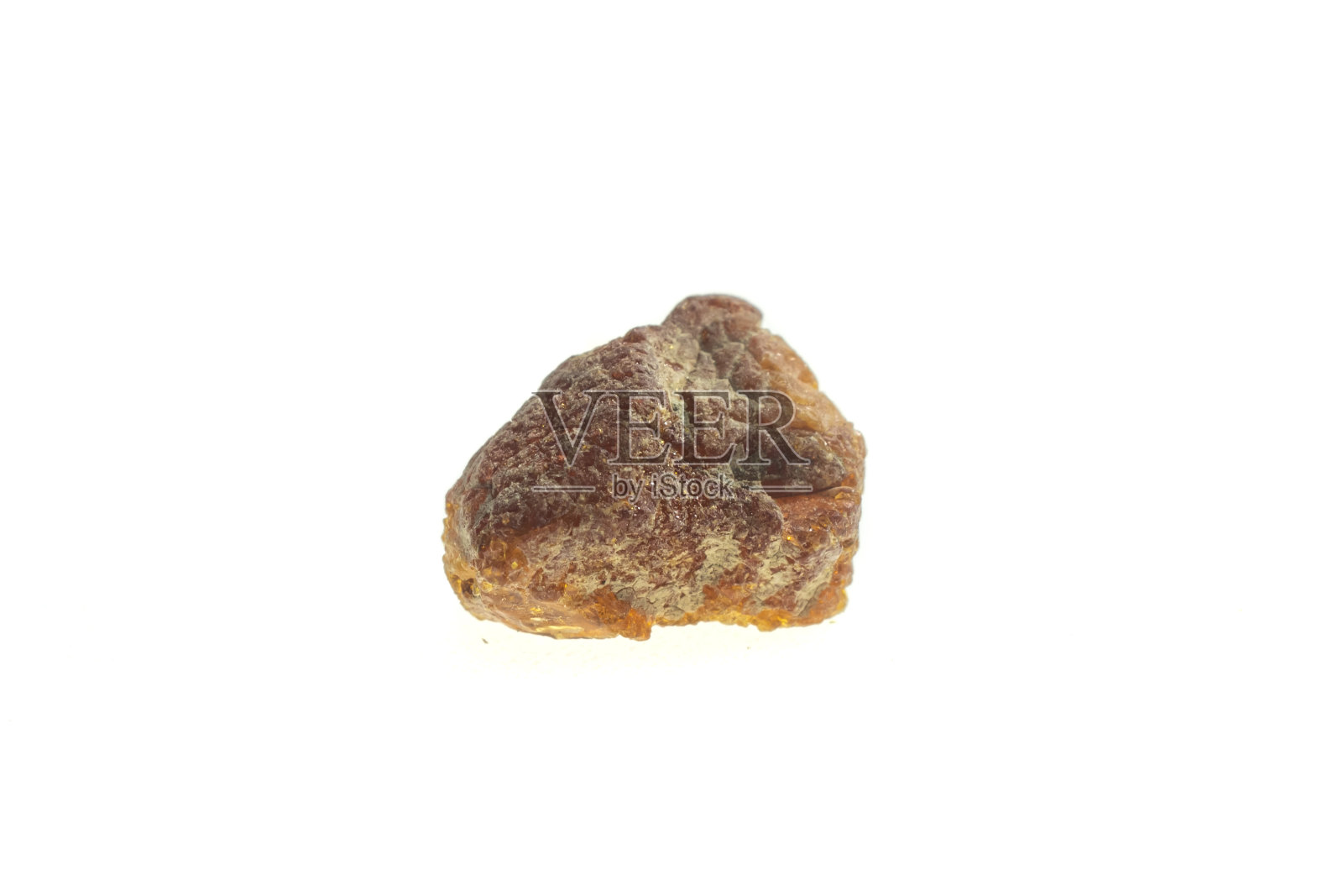 金色琥珀在白色孤立的背景上照片摄影图片