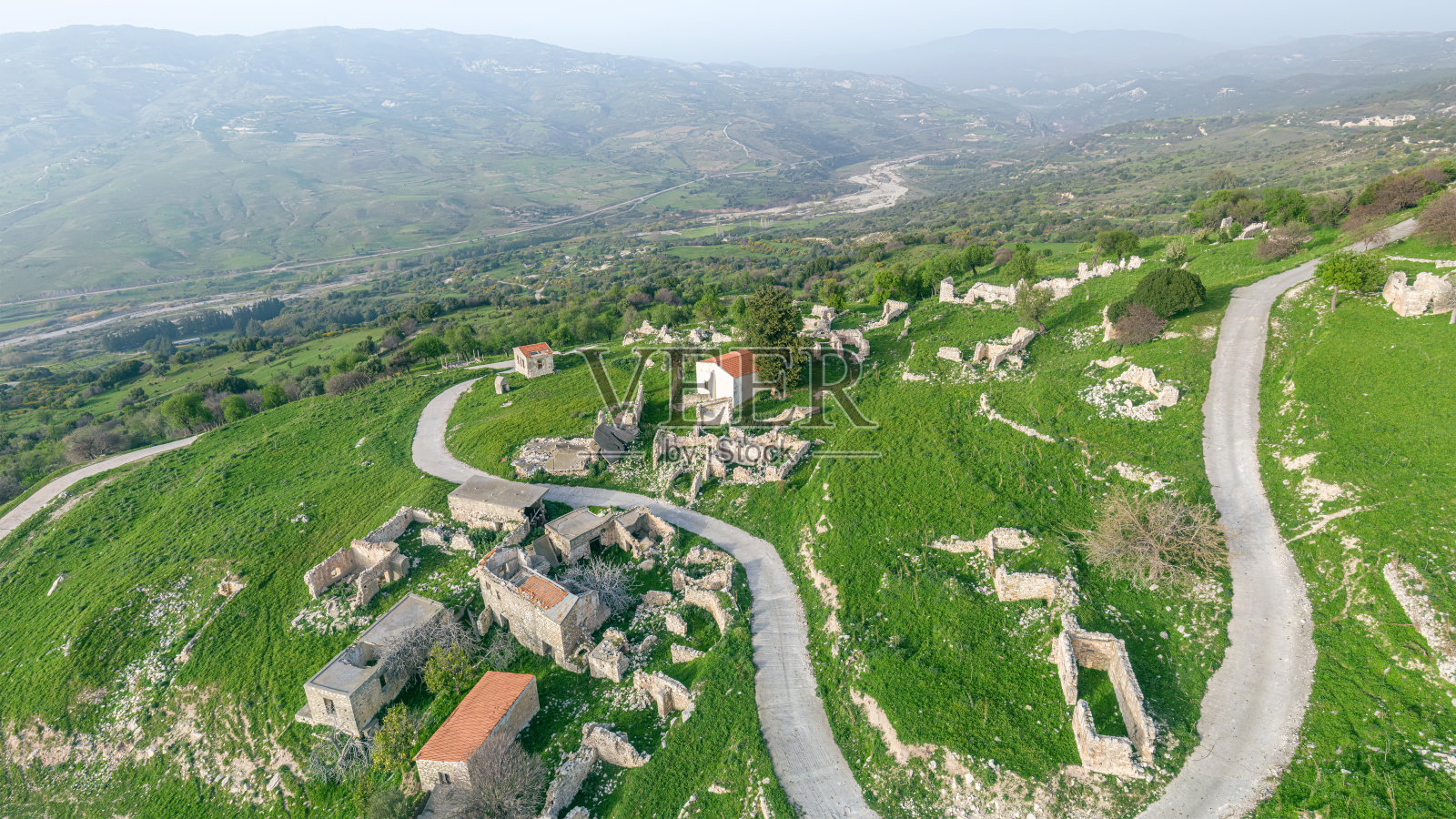 塞浦路斯帕福斯地区的废弃村庄Maronas照片摄影图片