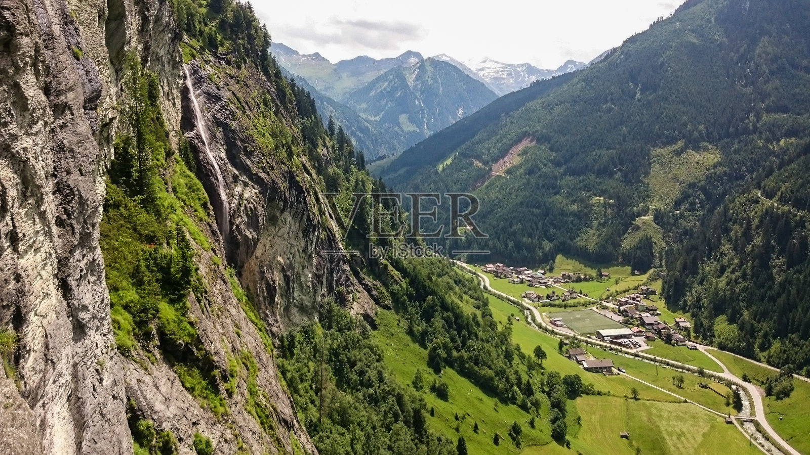 奥地利阿尔卑斯山夏季徒步旅行照片摄影图片