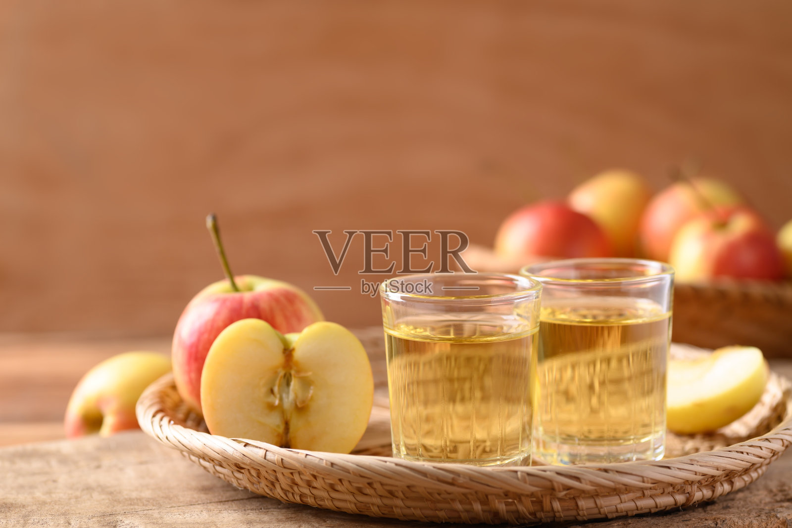 新鲜的红苹果水果和果汁照片摄影图片