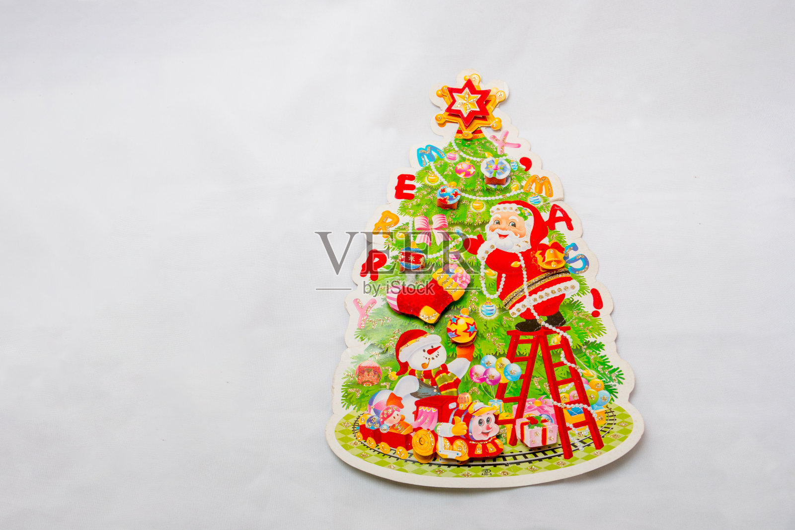 白色背景上有圣诞装饰的传单照片摄影图片