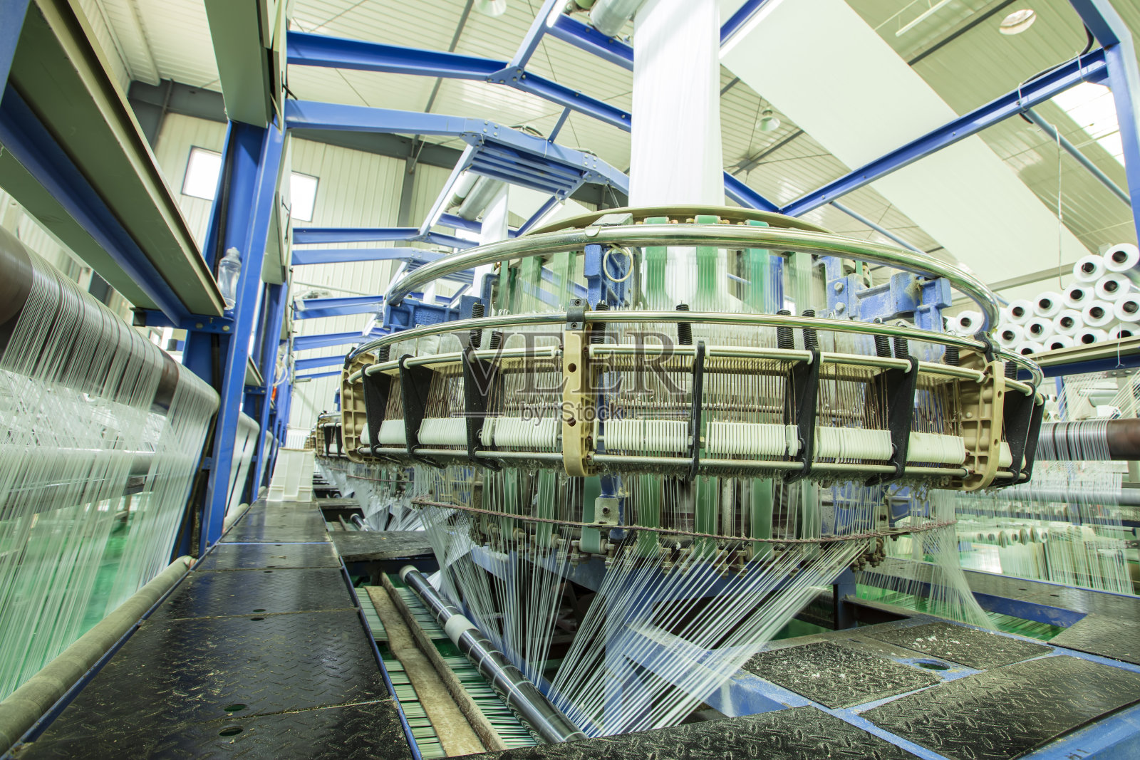 梭织带生产车间，生产梭织带的工厂车间照片摄影图片