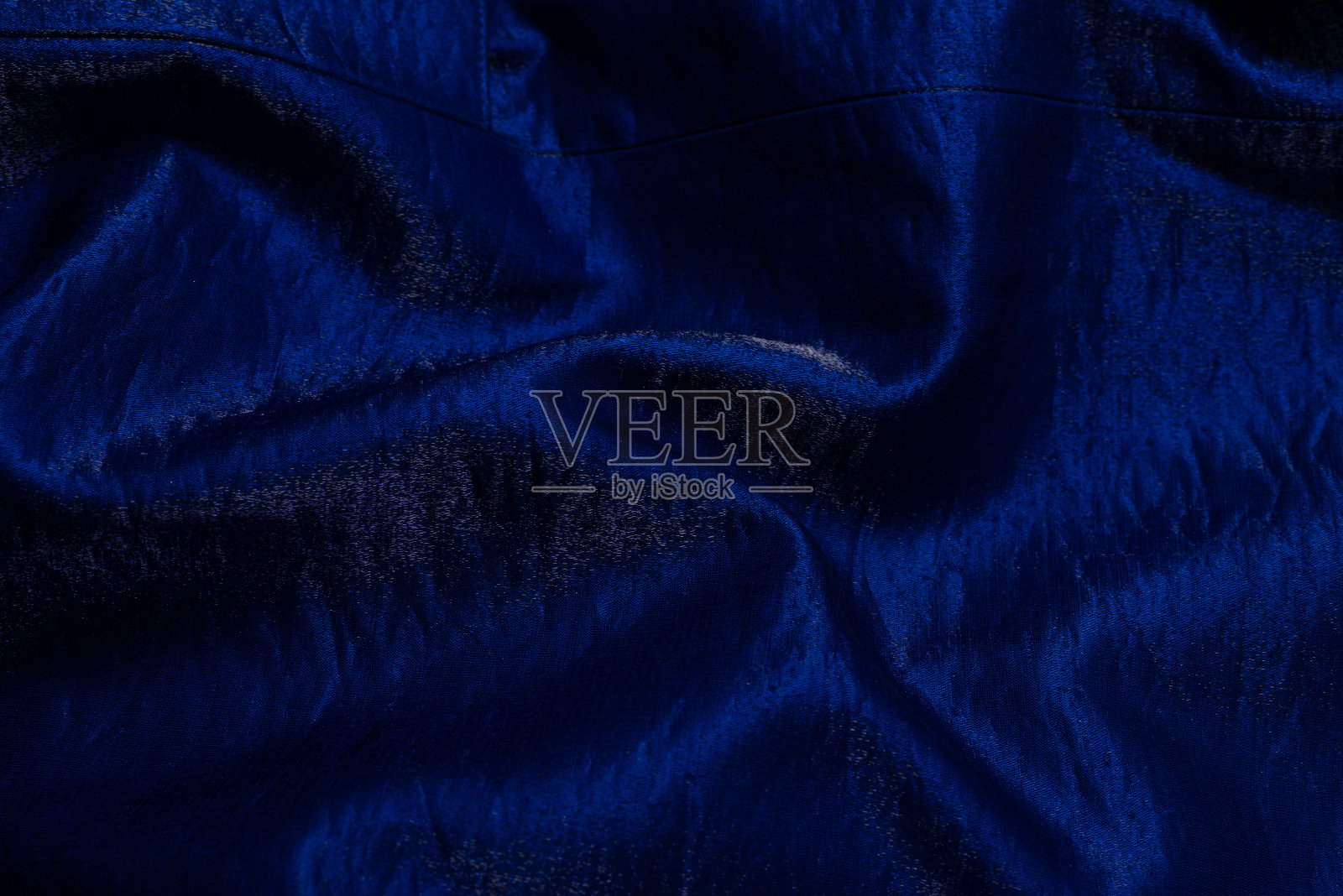 紫色光泽织物为背景。前视图。照片摄影图片