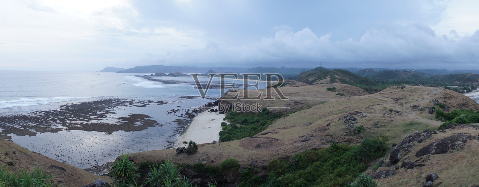 印度尼西亚库塔的海洋和沿海海洋景观。照片摄影图片